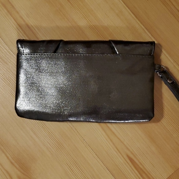 ELLE Cocktail Wristlet 🍸 - Picture 2 of 6